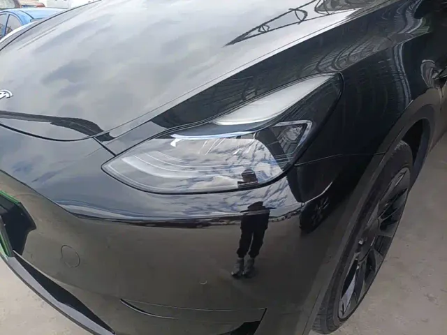 Tesla Model Y — Фото автомобиля 23