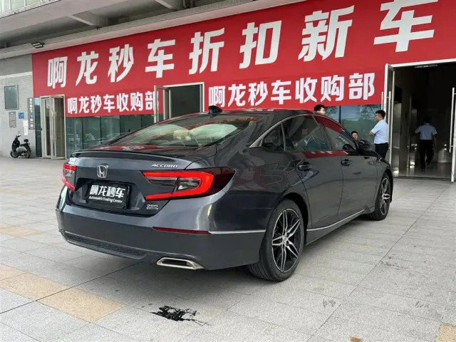 Honda Accord — Фото автомобиля 9