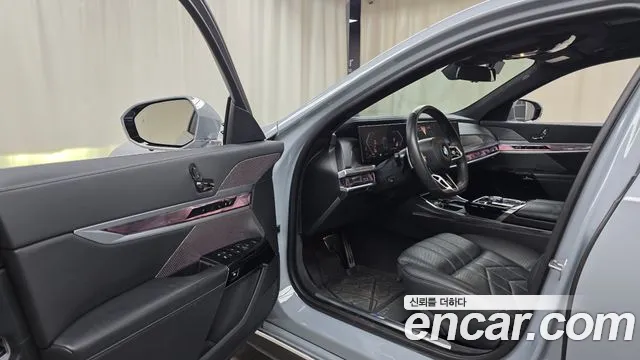 BMW 7 Series G70 — Фото автомобиля 15