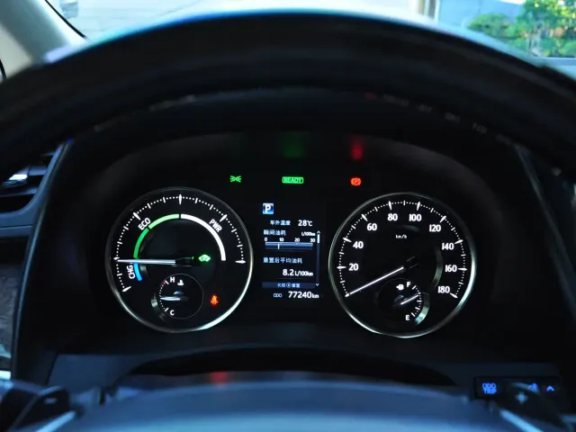 Toyota Alphard — Фото автомобиля 14