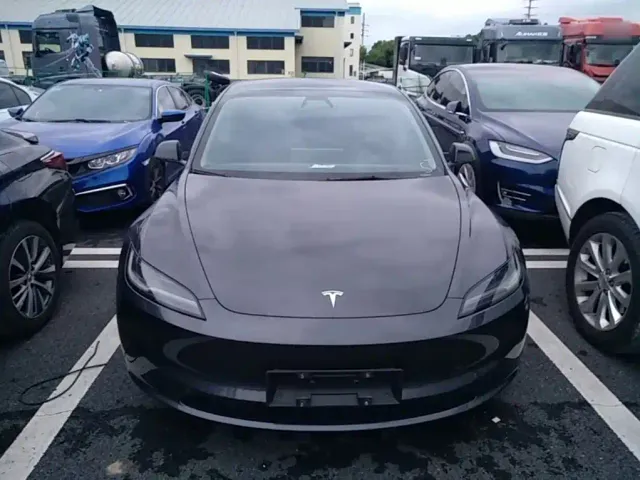 Tesla Model 3 — Фото автомобиля 2