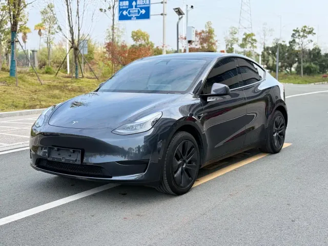 Фотография автомобиля — Tesla Model Y