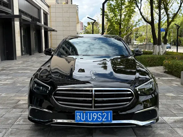 Mercedes-Benz E-Class — Фото автомобиля 2