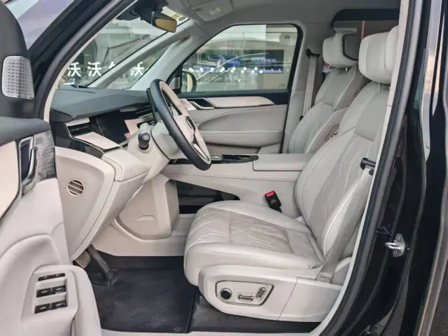 Volvo EM90 — Фото автомобиля 9