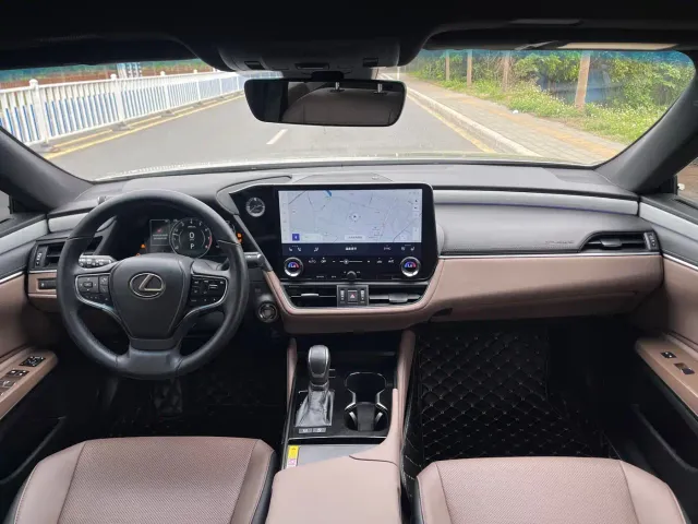 Lexus ES — Фото автомобиля 17