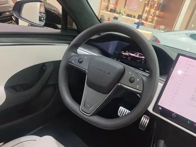 Tesla Model S 2023 Tri-motor AWD Plaid — Фото автомобиля 6
