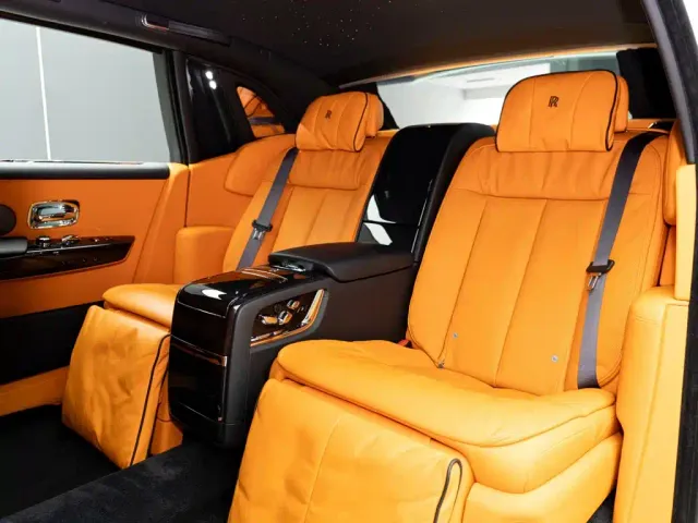 Rolls-Royce Phantom — Фото автомобиля 11