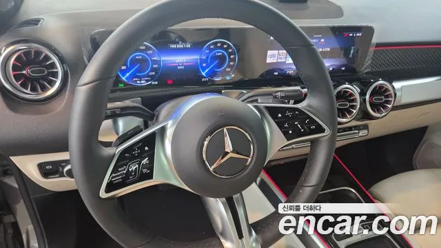 Mercedes-Benz EQB — Фото автомобиля 16