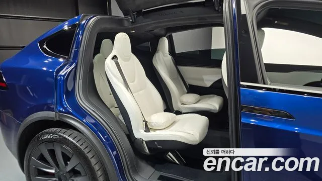 Tesla Model X — Фото автомобиля 17