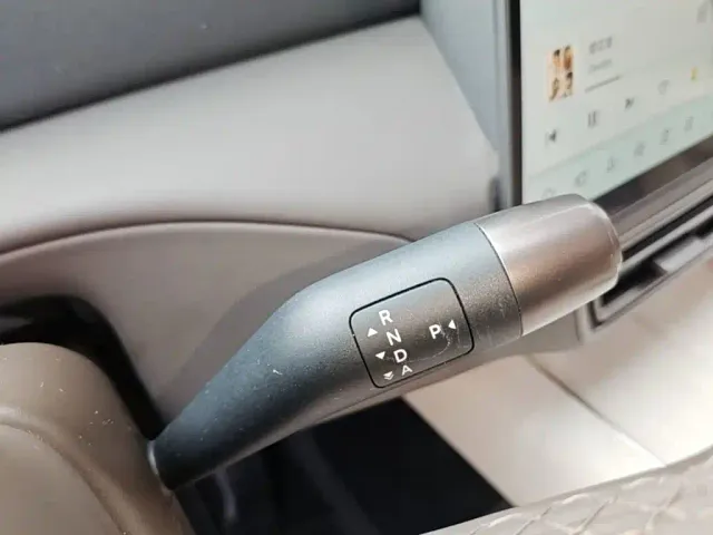 Li Auto MEGA — Фото автомобиля 13