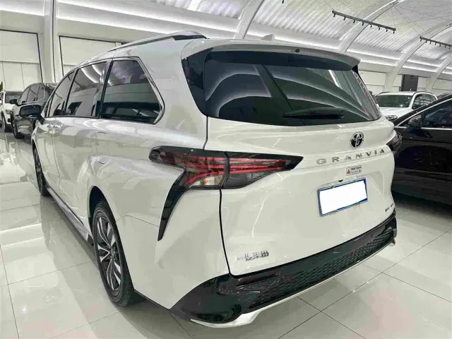Toyota Granvia — Фото автомобиля 19