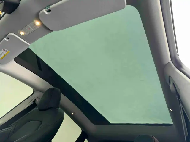 Tesla Model Y — Фото автомобиля 16