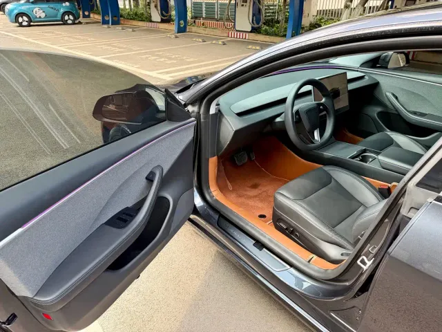 Tesla Model 3 — Фото автомобиля 8