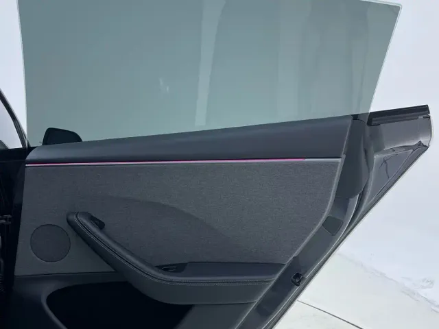 Tesla Model 3 — Фото автомобиля 25