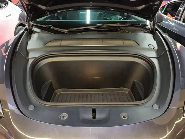 Tesla Model Y — Фото автомобиля 19