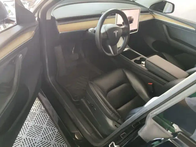 Tesla Model Y — Фото автомобиля 15