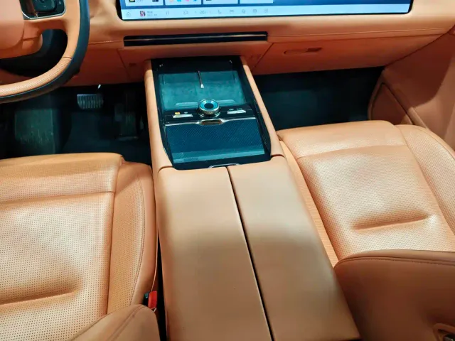 Lynk & Co 900 — Фото автомобиля 10