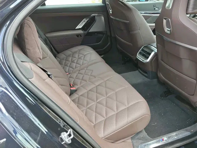 BMW 7 Series — Фото автомобиля 12