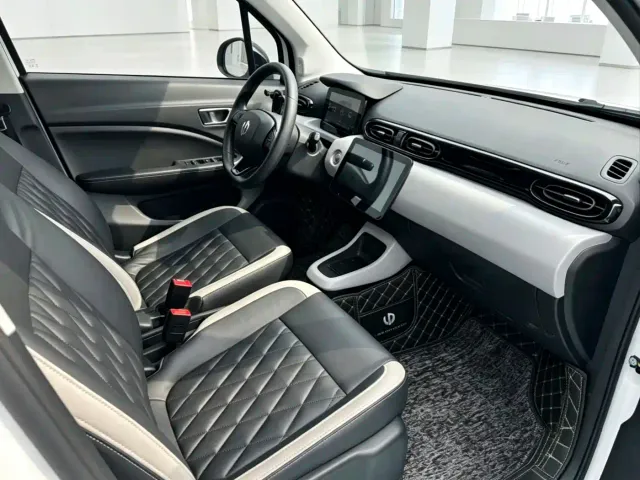 Leapmotor T03 — Фото автомобиля 6