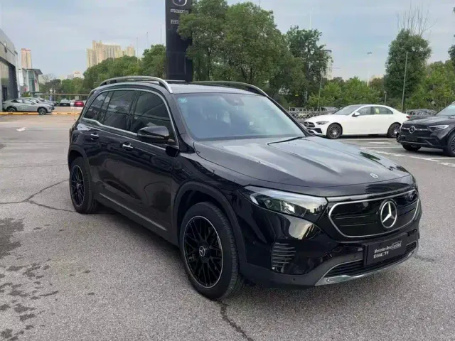 Mercedes-Benz EQB — Фото автомобиля 3