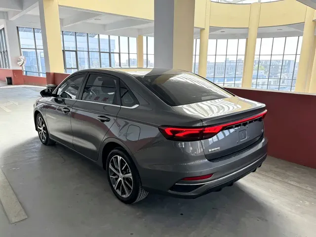 Geely Emgrand — Фото автомобиля 16