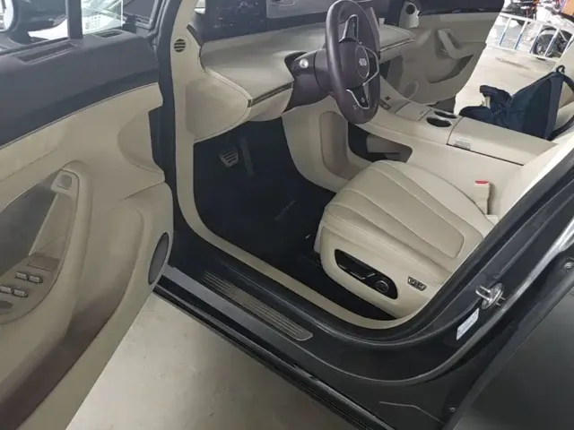 Zhijie Luxeed R7 2026 Range Extender Max+ — Фото автомобиля 15