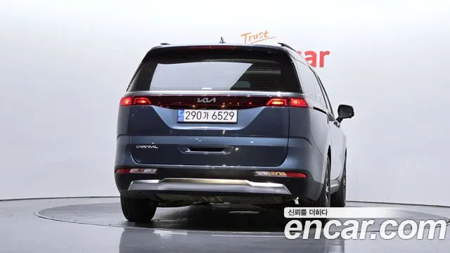 Kia Carnival — Фото автомобиля 4