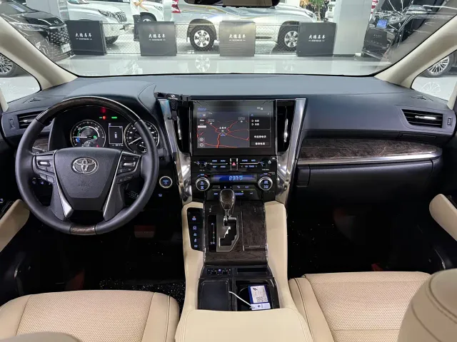 Toyota Vellfire — Фото автомобиля 16