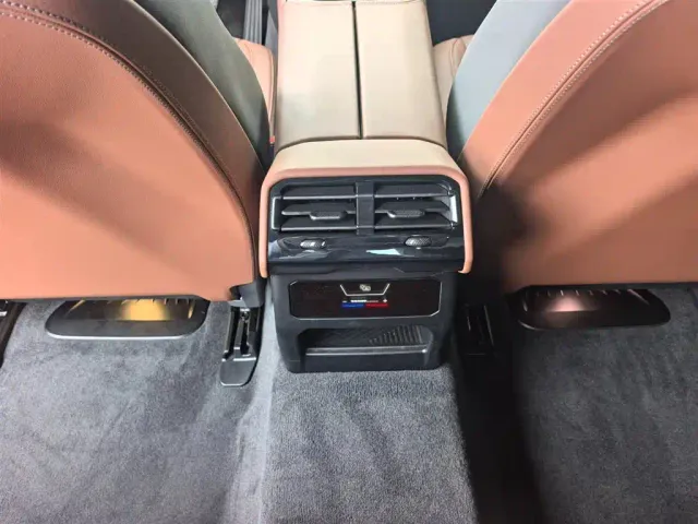 BMW BMW i5 2024 eDrive 35L Premium Luxury Package — Фото автомобиля 13