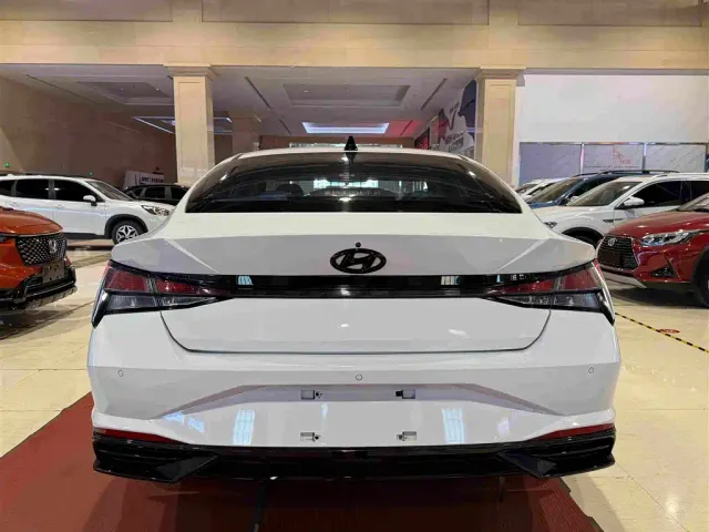 Hyundai Elantra — Фото автомобиля 18