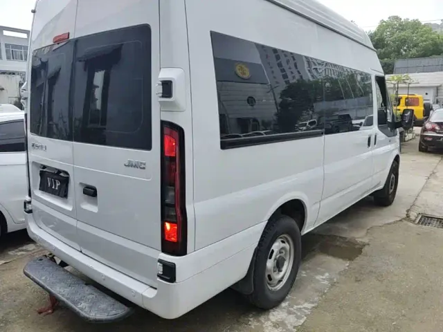 Jiangling JMC Fushun 2025 Model 2.0T 8AT Diesel Medium Wheelbase Medium-High Roof Commercial Multi-purpose Vehicle 7 Seater — Фото автомобиля 4