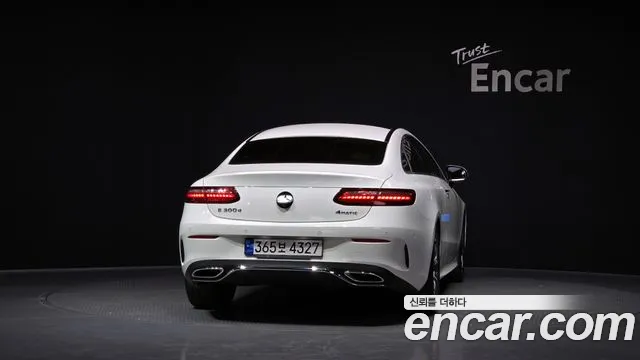 Mercedes-Benz E-Class — Фото автомобиля 4
