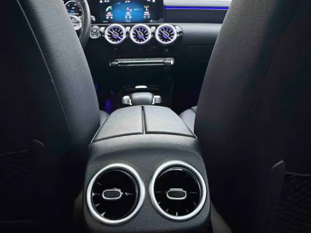 Mercedes-Benz A-Class — Фото автомобиля 11