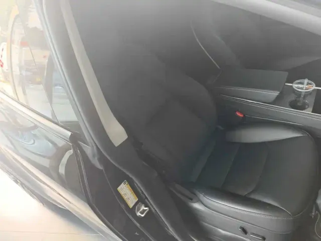 Tesla Model Y — Фото автомобиля 24