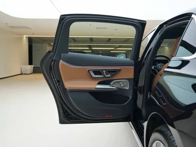 Mercedes-Benz E-Class — Фото автомобиля 16