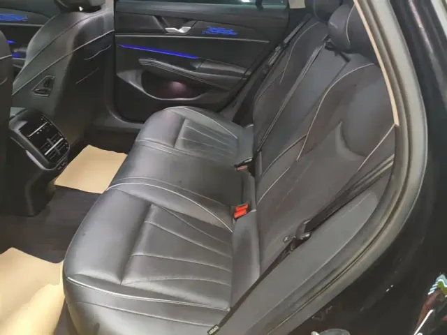 Volkswagen Passat — Фото автомобиля 16