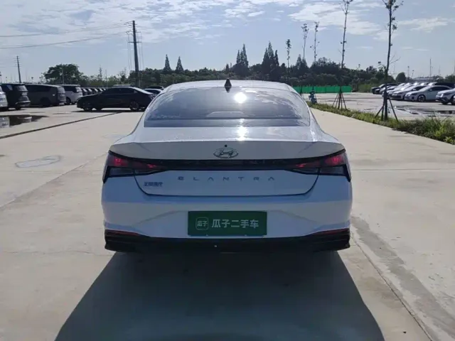 Hyundai Elantra — Фото автомобиля 5