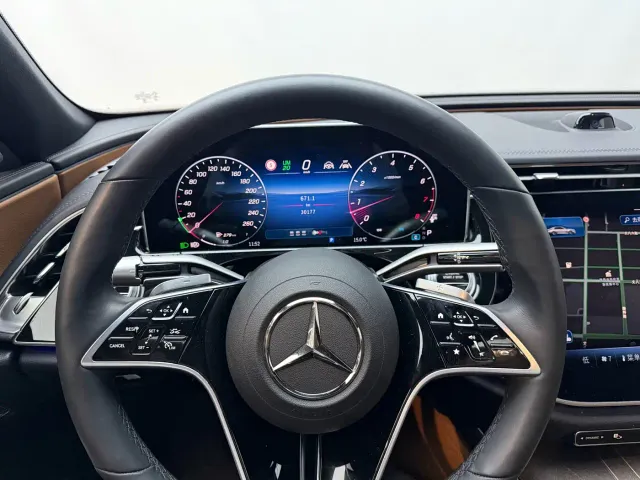 Mercedes-Benz E-Class — Фото автомобиля 8