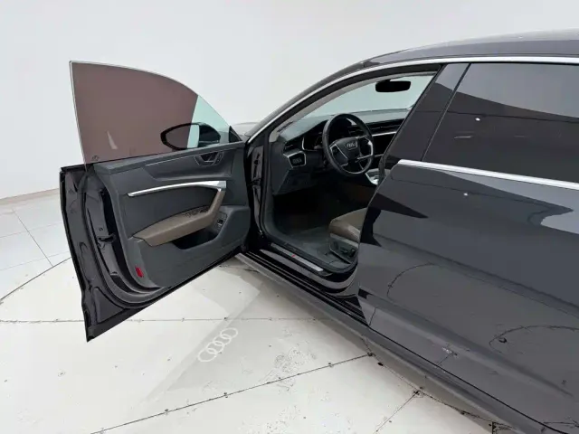 Audi A7L — Фото автомобиля 24