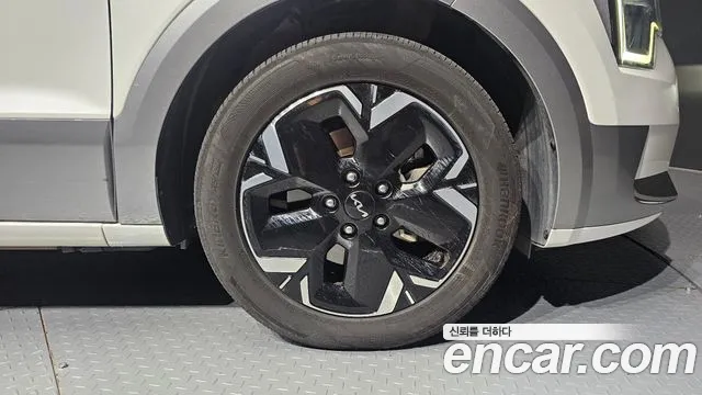 Kia Niro — Фото автомобиля 18