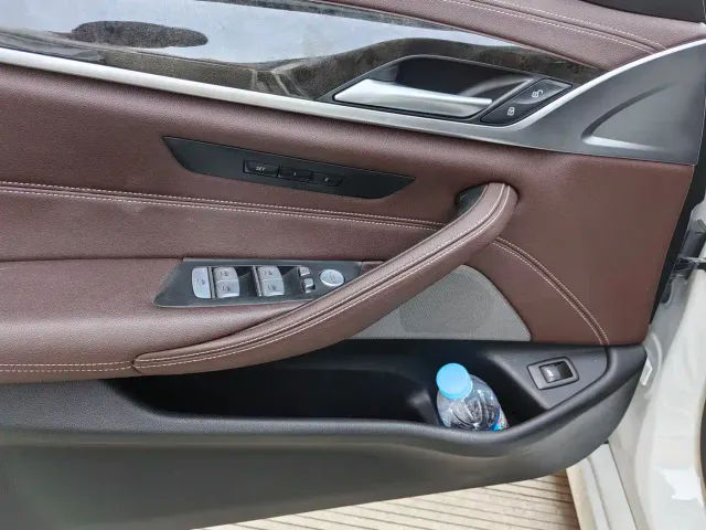 BMW 5 Series — Фото автомобиля 7