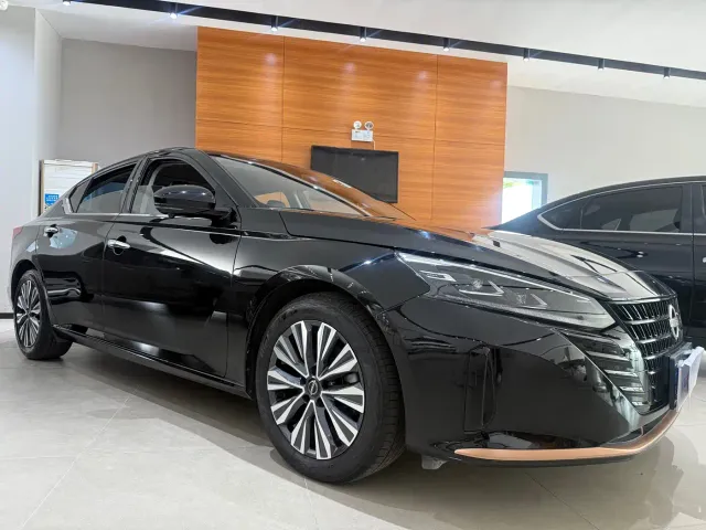 Nissan Teana — Фото автомобиля 3