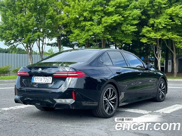 BMW 5-Series 5 серия (G60) 530i xDrive M Sport — Фото автомобиля 4