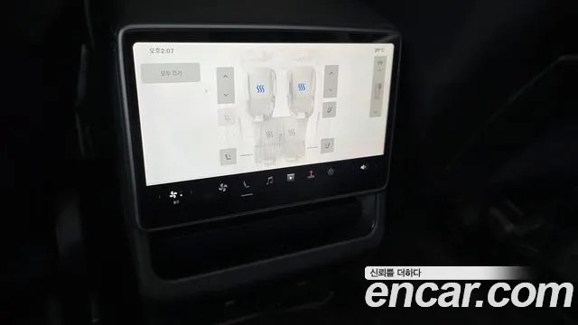 Tesla Model Y — Фото автомобиля 30