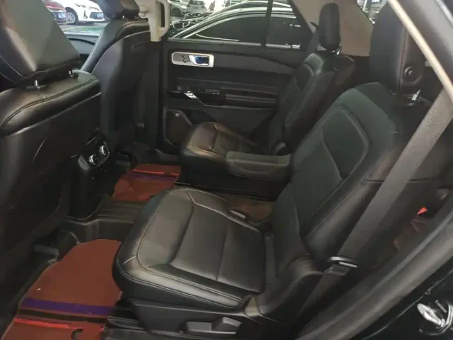 Ford Explorer — Фото автомобиля 16