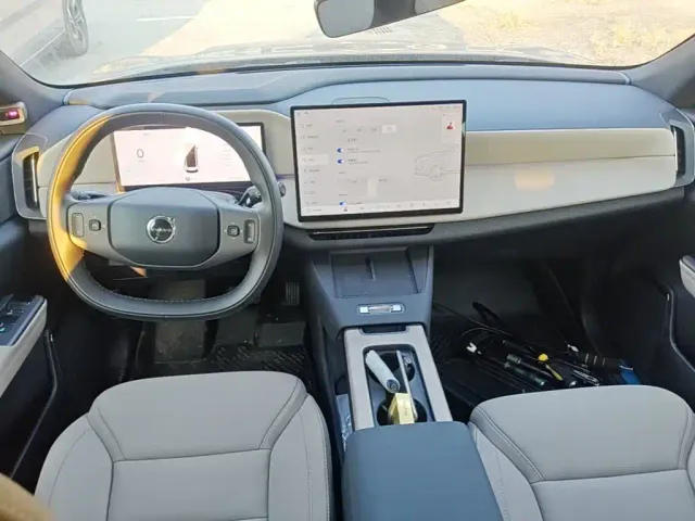 Volvo XC70 Plug-in Hybrid — Фото автомобиля 9