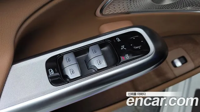 Mercedes-Benz E-Class — Фото автомобиля 28