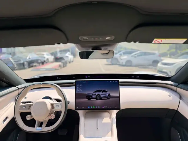 Xiaomi YU7 — Фото автомобиля 10