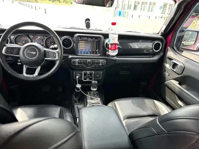 Jeep Wrangler — Фото автомобиля 4