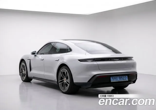 Porsche Taycan — Фото автомобиля 6